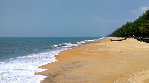 കൊച്ചിയിൽ കടലേറ്റം രൂക്ഷം; 35 വർഷത്തിനിടെ തീരത്ത് കടലെടുത്തത് 200 ഏക്കറോളം ഭൂമി