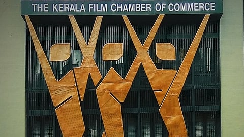 ഫെഫ്കയുടെ പരാതി പരിഹാര നമ്പർ ചട്ടവിരുദ്ധം; നടപടി ആവശ്യപ്പെട്ട് ഫിലിം ചേംബർ