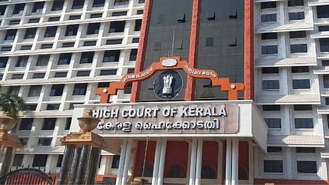 പ്രായപൂർത്തിയാകാത്തവർക്ക് മെസേജ് അയച്ചെന്ന പേരിൽ പോക്സോ കേസെടുക്കരുത്; ഹൈക്കോടതി