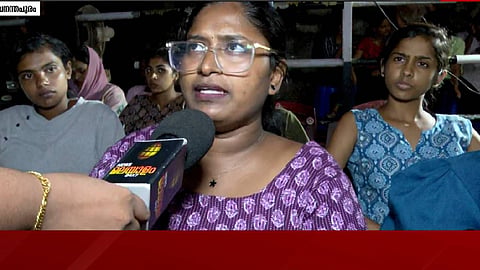 വിദ്യാര്‍ഥിനികള്‍ക്ക് മതിയായ സുരക്ഷയില്ല ; തിരുവനന്തപുരം കാര്യവട്ടം ക്യാമ്പസില്‍ 
എസ്എഫ്ഐയുടെ അനിശ്ചിതകാല സമരം