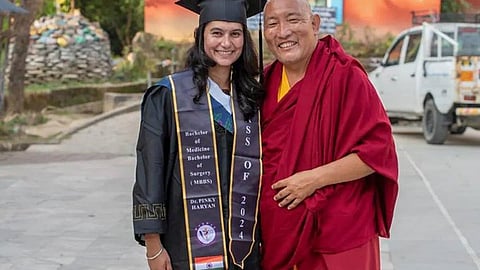 അന്ന് തെരുവില്‍ യാചക, ഇന്ന് മെഡിക്കല്‍ ബിരുദധാരി; ഹിമാചല്‍ പ്രദേശിലെ പിങ്കി ഹരിയാന്‍റെ വിജയകഥ