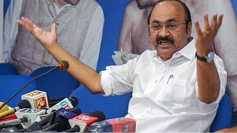 ഗൺമാന് ക്ലീൻചിറ്റ്: പൊലീസ് റിപ്പോര്‍ട്ട് നിയമവിരുദ്ധവും അപഹാസ്യവുമെന്ന് പ്രതിപക്ഷ നേതാവ്