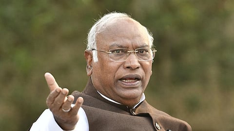 ഇസ്രയേലിലേക്ക് ഇന്ത്യൻ തൊഴിലാളികളെ റിക്രൂട്ട് ചെയ്യുന്നു; പ്രധാനമന്ത്രിക്കെതിരെ രൂക്ഷ വിമർശനവുമായി മല്ലികാര്‍ജുന്‍ ഖാർഗെ