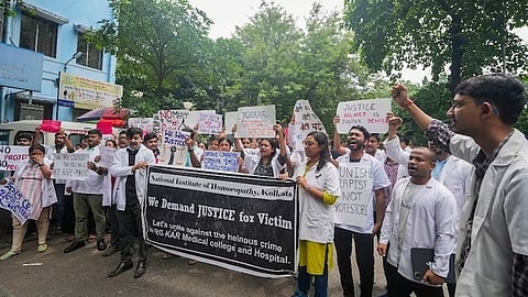 കൊൽക്കത്ത ബലാത്സംഗക്കൊല; ആവശ്യങ്ങൾ അംഗീകരിച്ചില്ലെങ്കിൽ മരണം വരെ നിരാഹാരം: പശ്ചിമ ബംഗാൾ ജൂനിയർ ഡോക്‌ടേഴ്‌സ് ഫോറം