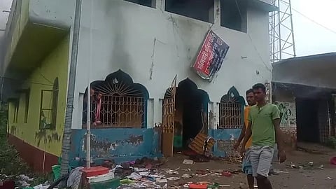 നാലാം ക്ലാസുകാരിയെ തട്ടിക്കൊണ്ടുപോയി കൊലപ്പെടുത്തി: ബംഗാളിൽ നാട്ടുകാരുടെ പ്രതിഷേധം; പൊലീസ് സ്റ്റേഷന് തീയിട്ടു