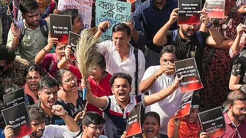 കൊൽക്കത്ത ബലാത്സംഗക്കൊല: മരണം വരെ നിരാഹാര സമരം ആരംഭിച്ച് ജൂനിയർ ഡോക്ടർമാർ