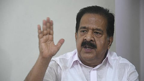 ഇതൊരു സാധാരണ സ്ഥലംമാറ്റം, മുഖ്യമന്ത്രിക്ക് തൻകുഞ്ഞ് പൊൻകുഞ്ഞ് പെരുമാറ്റം: രമേശ് ചെന്നിത്തല