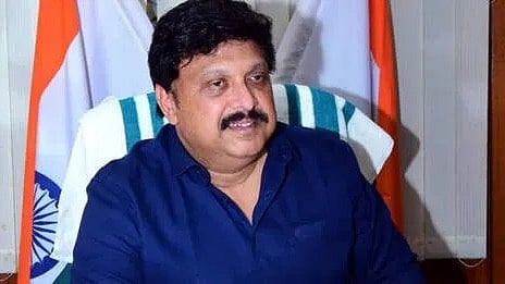 വാഹനങ്ങളിൽ നിയമപരമായ രീതിയിൽ കൂളിങ് ഫിലിം ഒട്ടിക്കാം, റോഡിൽ വെച്ച് വലിച്ചുകീറരുത്: കെ.ബി. ഗണേഷ് കുമാർ