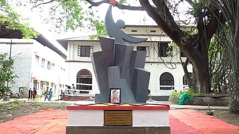 മഹാരാജാസ് കോളേജിലെ അഭിമന്യു സ്മാരകം പൊളിക്കേണ്ട; KSU പ്രവര്‍ത്തകരുടെ പൊതു താൽപര്യ ഹർജി തള്ളി ഹൈക്കോടതി