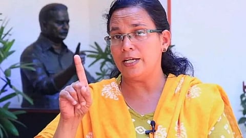 ഹേമ കമ്മിറ്റി റിപ്പോര്‍ട്ട്: നാലേമുക്കാൽ വർഷം റിപ്പോർട്ട് ഫ്രീസറിൽ വെച്ചു, ആരെ സംരക്ഷിക്കാനെന്ന് സർക്കാർ വ്യക്തമാക്കണം: കെ.കെ. രമ