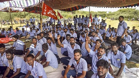 സാംസങ് തൊഴിലാളി സമരം: ചേരിതിരിഞ്ഞ് ഡിഎംകെയും ഇടതുപക്ഷവും