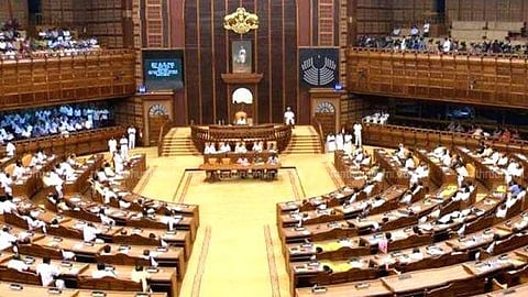 'മറ്റ് സംസ്ഥാനങ്ങള്‍ക്ക് നിവേദനം പോലും വേണ്ട, കേരളത്തിനോട് ആ പരിഗണനയില്ല'; വയനാട് ദുരന്തത്തില്‍ കേന്ദ്ര സഹായം ആവശ്യപ്പെട്ട് പ്രത്യേക പ്രമേയം