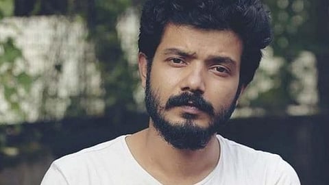 വണ്ടി ഇടിച്ചിട്ട് നിർത്താതെ പോയി: നടൻ ശ്രീനാഥ് ഭാസിക്കെതിരെ കേസ്