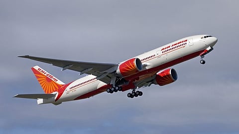 വീണ്ടും  ബോംബ് ഭീഷണി: ന്യൂഡൽഹി- ചിക്കാഗോ എയർ ഇന്ത്യ വിമാനം  കാനഡയിലേക്ക് തിരിച്ചു വിട്ടു