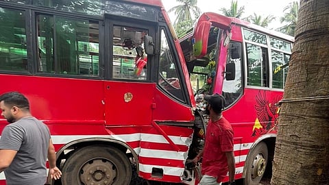 മനുഷ്യജീവന് അപകടം ഉണ്ടാക്കുന്ന രീതിയില്‍ ബസ് ഓടിച്ചു; കോഴിക്കോട് അത്തോളിയിലെ അപകടത്തിൽ കേസെടുത്ത് പൊലീസ്