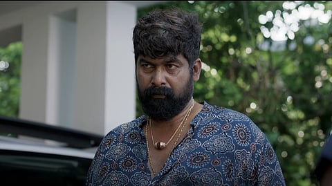 ഇതൊരു ഒന്നൊന്നര പണി തന്നെ! ഇനി സംവിധായകന്‍ ജോജു ജോര്‍ജ്; 'പണി' ട്രെയില‍ർ