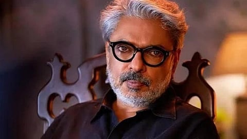 മഴ കാരണം സെറ്റ് തകര്‍ന്നു; സഞ്ജയ് ലീല ഭന്‍സാലിയുടെ ലൗ ആന്‍ഡ് വാറിന്റെ ചിത്രീകരണം വൈകും