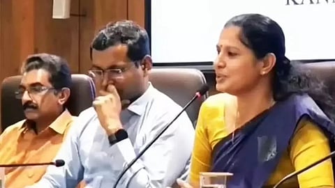 'ഒടുവില്‍ മാപ്പ്'; എഡിഎം നവീൻ ബാബുവിൻ്റെ കുടുംബത്തോട് മാപ്പ് പറഞ്ഞ് കണ്ണൂർ ജില്ലാ കളക്ടർ
