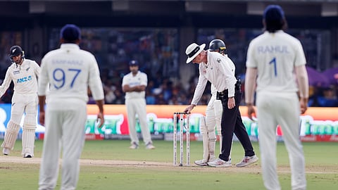ചീട്ടുകൊട്ടാരം കണക്കെ തകർന്ന് വാലറ്റം; ന്യൂസിലൻഡിന് 107 റൺസ് വിജയലക്ഷ്യം
