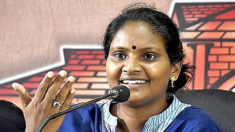 പിന്മാറാൻ ആവശ്യപ്പെട്ടിട്ടില്ല, പാർട്ടി നിർദേശം തെരഞ്ഞെടുപ്പ് പ്രവർത്തനങ്ങളുമായി മുന്നോട്ടുപോകാൻ: രമ്യാ ഹരിദാസ്