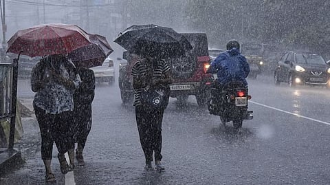 സംസ്ഥാനത്ത്  ഇന്നും ശക്തമായ മഴ തുടരും; നാല് ജില്ലകളിൽ ഇന്ന് ഓറഞ്ച് അലേർട്ട്,  
മത്സ്യത്തൊഴിലാളികൾക്കും ജാഗ്രതാ നിർദേശം