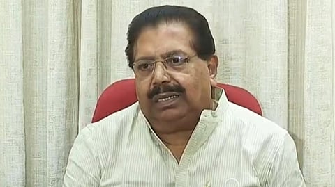 കോഴ വിവാദം ആരും ഇപ്പോൾ ചർച്ച ചെയ്യരുത്, നിർദേശം മറികടക്കുന്നവർ പാർട്ടിക്ക് പുറത്ത് പോകേണ്ടിവരും: പി.സി. ചാക്കോ