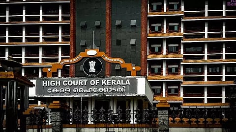 പതിനാറുകാരിക്ക് ഗർഭഛിദ്രത്തിന് അനുമതി നിഷേധിച്ച് ഹൈക്കോടി;  മാതാപിതാക്കൾ നൽകിയ ഹർജി തള്ളി