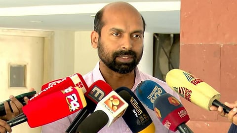 ഫാസിസ്റ്റ് വിരുദ്ധ സമ്മേളനത്തിൽ പങ്കെടുക്കുന്നതിന് യാത്രാ വിലക്കുമായി കേന്ദ്രം; ജനാധിപത്യത്തോടുള്ള അവഗണനയെന്ന്  വി.ശിവദാസൻ എംപി