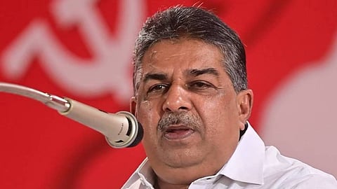 സജി ചെറിയാന്‍ ഉദ്ദേശിച്ച 'കുന്തവും കുടച്ചക്രവും' എന്താണെന്ന് കോടതി;  പ്രസംഗത്തിന്റെ പൂര്‍ണരൂപം പെന്‍ ഡ്രൈവിലാക്കി നല്‍കാന്‍ നിര്‍ദേശം