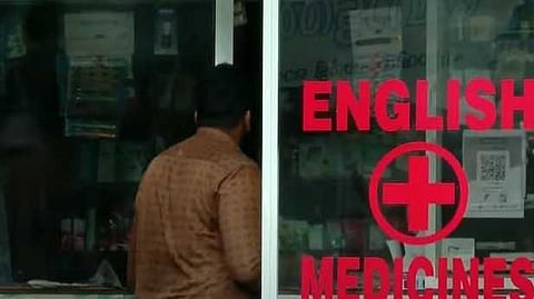 ഓപ്പറേഷൻ അമൃത് എവിടെ? 'കുറിപ്പടിയും വേണ്ട... ഡോക്ടറുടെ പേരും വേണ്ട'; ഉത്തരവുകൾ കാറ്റിൽ പറത്തി മെഡിക്കൽ ഷോപ്പുകൾ