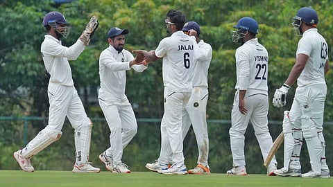ജയത്തോടടുത്ത് കേരളം; യുപിയെ മലർത്തിയടിക്കാൻ ഇനി വേണ്ടത് 8 വിക്കറ്റ്