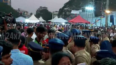 സംസ്ഥാന സ്കൂൾ കായികമേളയുടെ സമാപനച്ചടങ്ങിൽ സംഘർഷം; കുട്ടികളും പൊലീസുമായി ഉന്തും തള്ളും