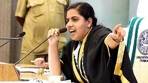 ശുചീകരണ തൊഴിലാളികളുടെ പ്രതിഷേധം; ഗായത്രി ബാബു ജാതീയമായി അധിക്ഷേപിച്ചെന്നത് ആരോപണം മാത്രമെന്ന് മേയർ ആര്യ രാജേന്ദ്രന്‍