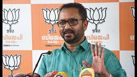 കോൺഗ്രസിൽ ചേരുന്ന പ്രവർത്തകർ പാണക്കാട് തങ്ങളെ കാണണം; തങ്ങൾ മാത്രമാണോ മതമേലധ്യക്ഷൻ: കെ.  സുരേന്ദ്രൻ