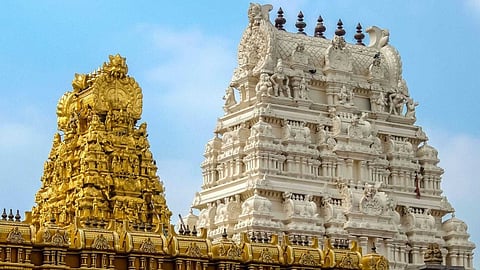 തിരുപ്പതി ക്ഷേത്രത്തിൽ നിന്നും അഹിന്ദുക്കളായ ജീവനക്കാരെ ഒഴിവാക്കുന്നു; സ്വയം വിരമിക്കലോ ട്രാൻസ്ഫറോ സ്വീകരിക്കാൻ നിർദേശം