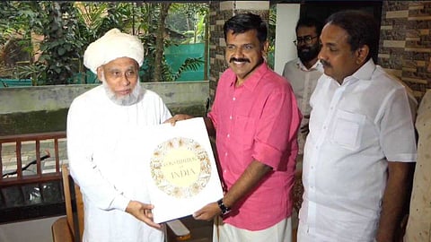സമസ്ത ആത്മീയ രംഗത്തെ സൂര്യ തേജസ്; സാദിഖലി തങ്ങളും ജിഫ്രി തങ്ങളും കേരളത്തെ നയിക്കുന്ന പ്രകാശഗോപുരങ്ങൾ: സന്ദീപ് വാര്യർ