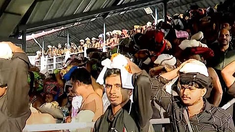ശബരിമലയില്‍ ഭക്തജന പ്രവാഹം; ഇന്നലെ ദർശനം നടത്തിയത് 72,000ത്തോളം തീർഥാടകർ, നടവരവിലും വർധന