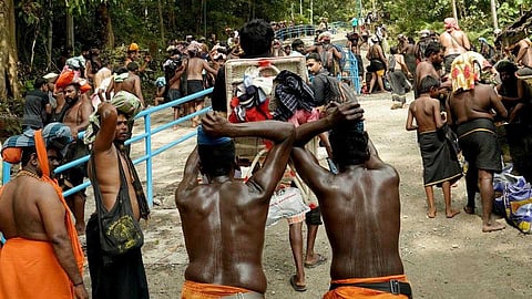 ശബരിമലയില്‍ കൂലി തർക്കം; തീർഥാടകനെ ഇറക്കിവിട്ട നാല് ഡോളി തൊഴിലാളികള്‍ അറസ്റ്റില്‍