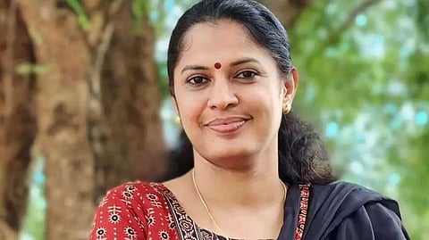 പി.പി. ദിവ്യ ബെനാമി കമ്പനി രൂപീകരിച്ച് ഇടപാടുകള്‍ നടത്തിയെന്ന പരാതി; രണ്ട് മാസത്തിനകം സര്‍ക്കാര്‍ തീരുമാനമെടുക്കണം: ഹൈക്കോടതി
