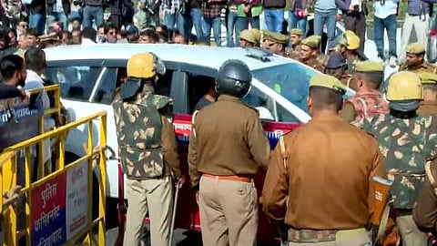 പോരാട്ടം തുടരും; സംഭലിലേക്ക് കടത്തിവിടാതെ പൊലീസ്,രാഹുലും പ്രിയങ്കയും മടങ്ങി