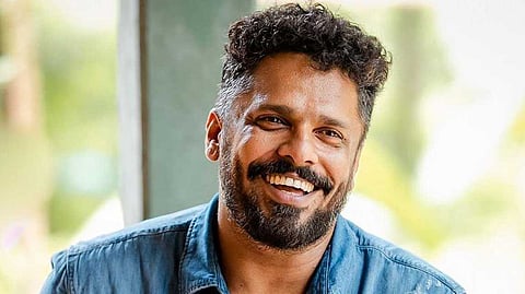 ആഷിഖ് അബു 2 കോടി 15 ലക്ഷം രൂപ നൽകാൻ ഉണ്ട്; പ്രൊഡ്യൂസേഴ്സ് അസോസിയേഷനിൽ പരാതിയുമായി നിർമാതാവ്
