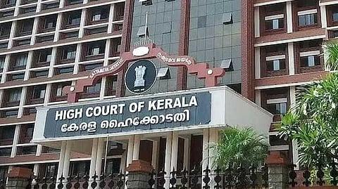വഞ്ചിയൂരിലെ റോഡ് കയ്യേറിയുള്ള സിപിഎം ഏരിയാ സമ്മേളനം ഗുരുതര നിയമലംഘനം; വിമർശനവുമായി ഹൈക്കോടതി