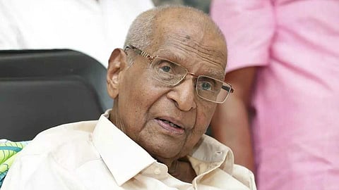 'ഖേദകരമായ വ്യവഹാരം'; എം.എം ലോറൻസിൻ്റെ മൃതദേഹ സംസ്കരണ തർക്കത്തിൽ ഹൈക്കോടതി