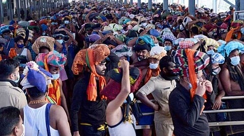 മണ്ഡല, മകരവിളക്ക് പൂജ ദിവസങ്ങളിൽ ഭക്തരെ നിജപ്പെടുത്തിയേക്കും;  അന്തിമ തീരുമാനം ഹൈക്കോടതി ഉത്തരവിന് ശേഷം