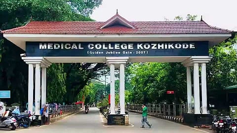 വയനാട് ഡിസിസി ട്രഷററും മകനും വിഷം അകത്തു ചെന്ന നിലയില്‍; കോഴിക്കോട് മെഡിക്കല്‍ കോളേജില്‍ ചികിത്സയില്‍