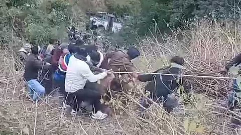 ഉത്തരാഖണ്ഡിൽ ബസ് കൊക്കയിലേക്ക് മറിഞ്ഞ് അപകടം; നാല് മരണം