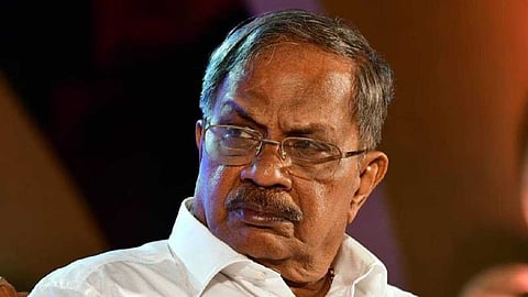 പിണറായി വിജയനെ വേദിയിലിരുത്തി വിമര്‍ശിച്ച എഴുത്തുകാരന്‍; എംടി രാഷ്ട്രീയം പറയുമ്പോള്‍