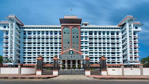 വയനാട് പുനരധിവാസം: എസ്റ്റേറ്റ് ഭൂമി ലാന്‍ഡ് അക്വിസിഷന്‍ നിയമപ്രകാരം ഏറ്റെടുക്കാമെന്ന് ഹൈക്കോടതി