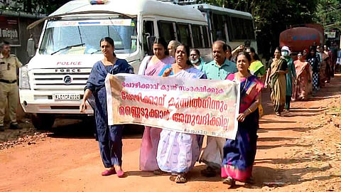 മണ്ണെടുപ്പ് നിര്‍ത്തിവെക്കും; ചേളന്നൂര്‍ പോഴിക്കാവില്‍ നാട്ടുകാരുടെ പ്രതിഷേധത്തിന് താത്കാലിക പരിഹാരം