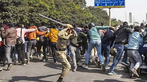 പിഎസ്‌സി പരീക്ഷ ക്രമക്കേട് ഉന്നയിച്ച ഉ​ദ്യോ​ഗാർഥികൾക്ക് നേരെ മർദനം; പ്രതിഷേധവുമായി പ്രതിപക്ഷം